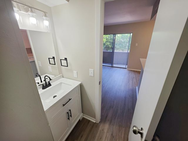 4044 Buena Vista Street 214, Dallas, TX 75204