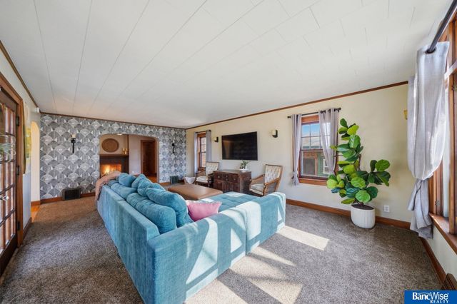 635 Apple Street, Palmyra, NE 68418