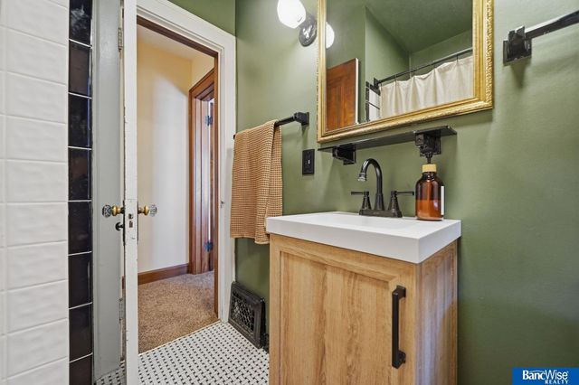 635 Apple Street, Palmyra, NE 68418