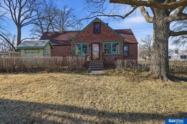 635 Apple Street, Palmyra, NE 68418