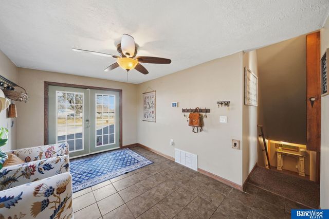 635 Apple Street, Palmyra, NE 68418