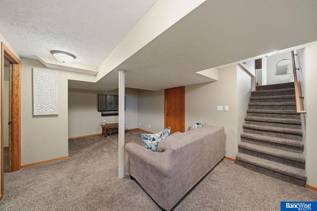 635 Apple Street, Palmyra, NE 68418