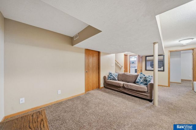 635 Apple Street, Palmyra, NE 68418