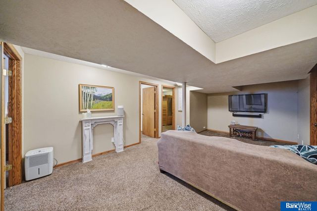 635 Apple Street, Palmyra, NE 68418