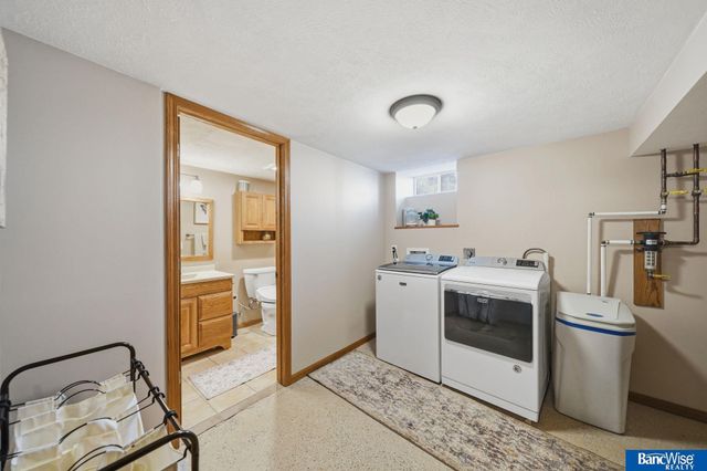 635 Apple Street, Palmyra, NE 68418