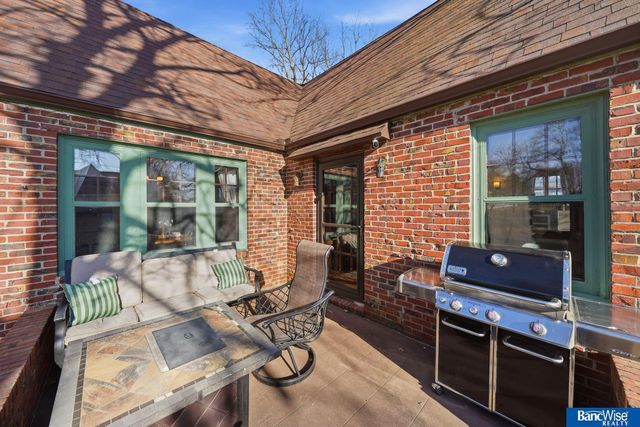 635 Apple Street, Palmyra, NE 68418