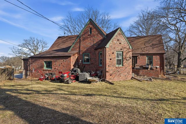 635 Apple Street, Palmyra, NE 68418