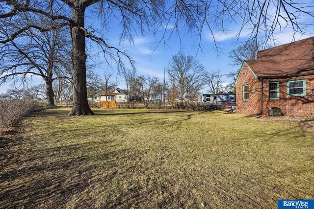 635 Apple Street, Palmyra, NE 68418