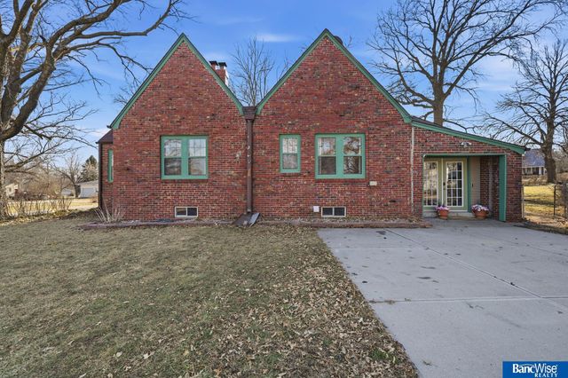 635 Apple Street, Palmyra, NE 68418