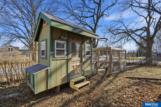 635 Apple Street, Palmyra, NE 68418