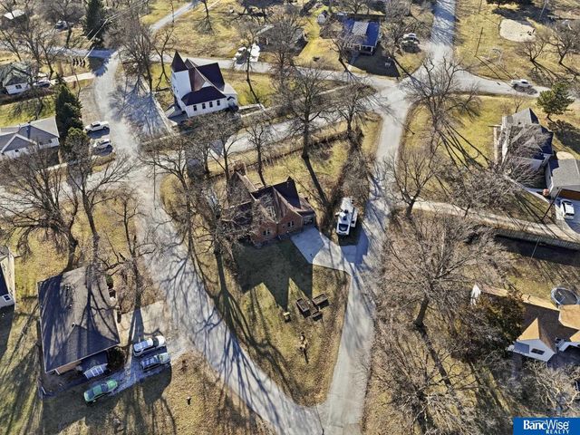 635 Apple Street, Palmyra, NE 68418