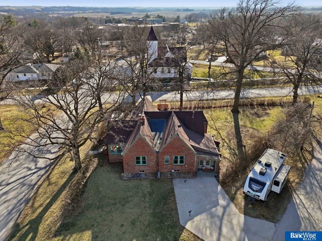 635 Apple Street, Palmyra, NE 68418