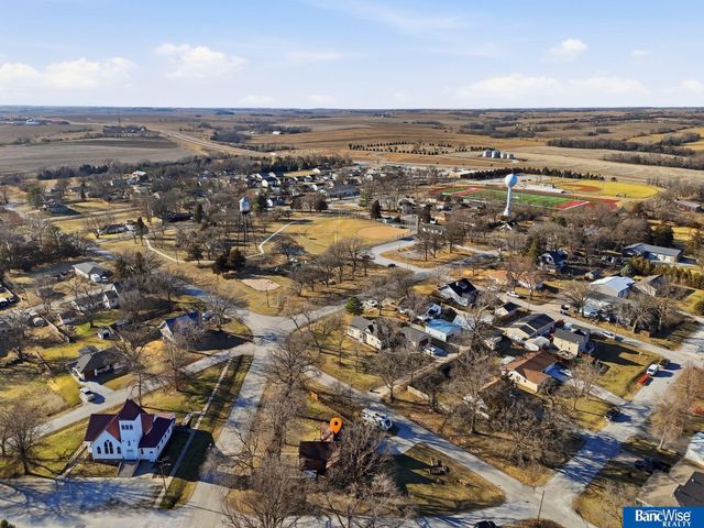 635 Apple Street, Palmyra, NE 68418