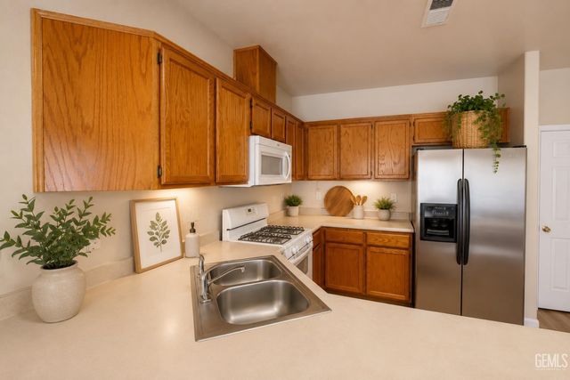 5112 La Pinta Maria Drive, Bakersfield, CA 93307