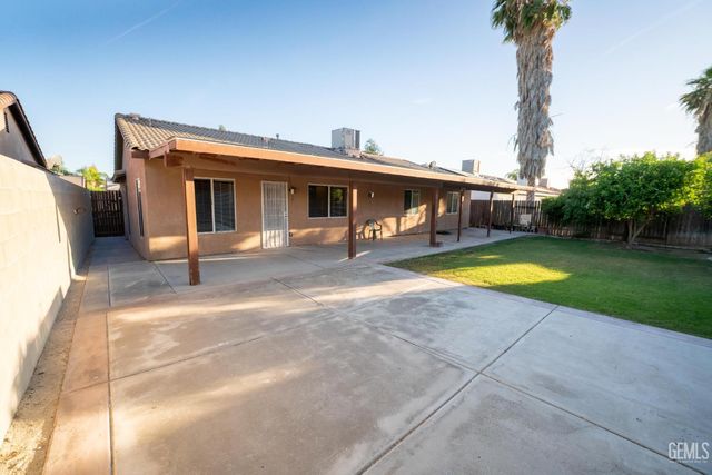 5112 La Pinta Maria Drive, Bakersfield, CA 93307