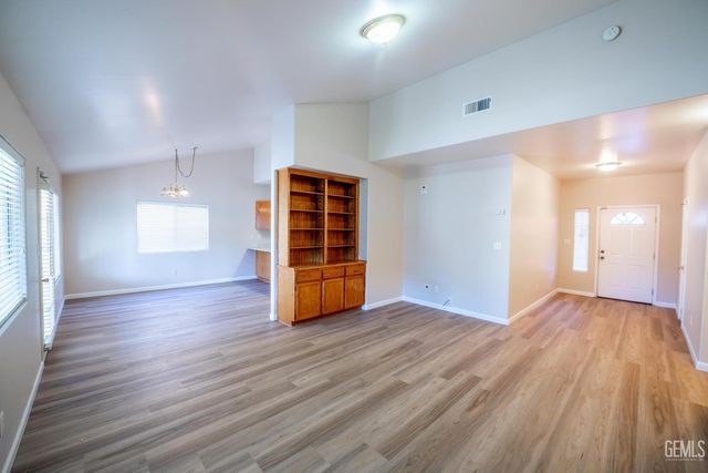 5112 La Pinta Maria Drive, Bakersfield, CA 93307