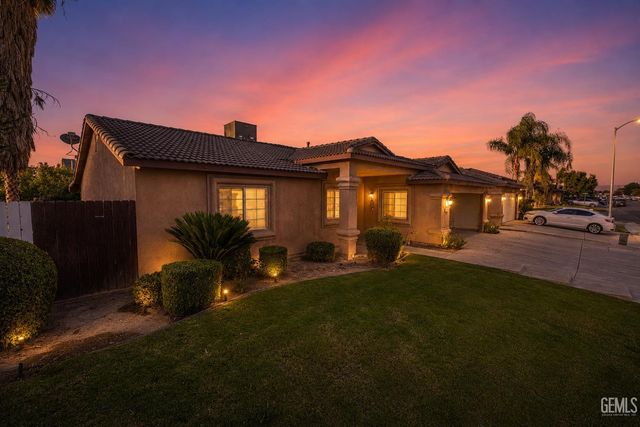 5112 La Pinta Maria Drive, Bakersfield, CA 93307