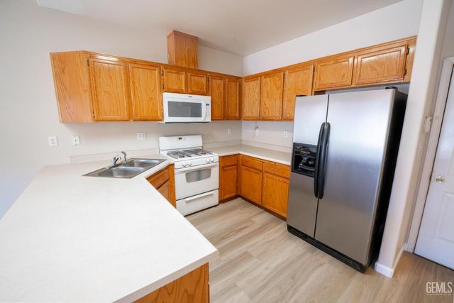 5112 La Pinta Maria Drive, Bakersfield, CA 93307