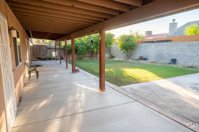 5112 La Pinta Maria Drive, Bakersfield, CA 93307