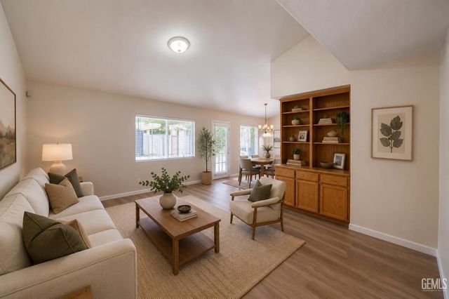 5112 La Pinta Maria Drive, Bakersfield, CA 93307