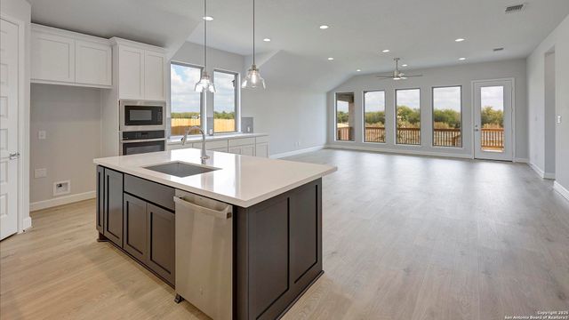 175 Hillside Park, San Antonio, TX 78253