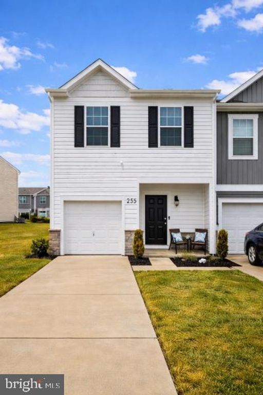 255 MAPLE RUN DR, York, PA 17404