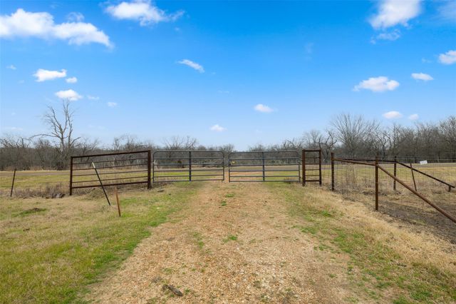 2061 FM 1445, Cameron, TX 76520