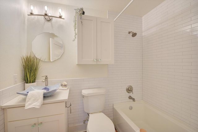 5704 Gloucester LN B, Austin, TX 78723