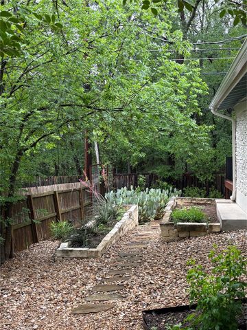 5704 Gloucester LN B, Austin, TX 78723