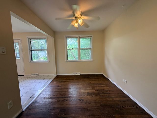 8517 W 87th Place, Hickory Hills, IL 60457