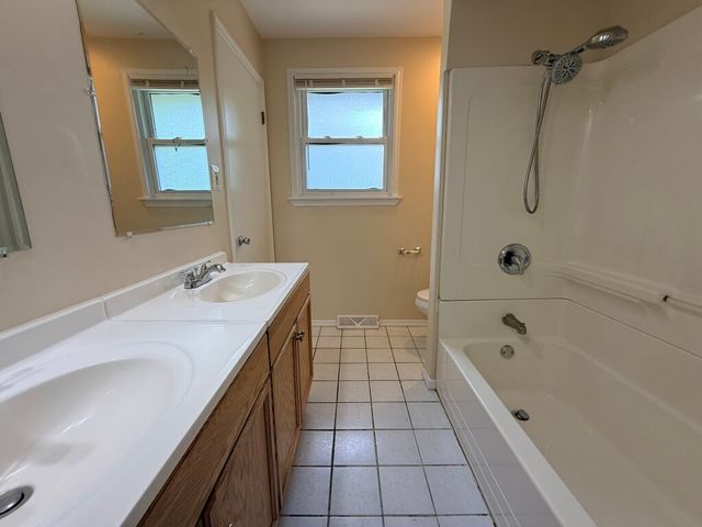 8517 W 87th Place, Hickory Hills, IL 60457