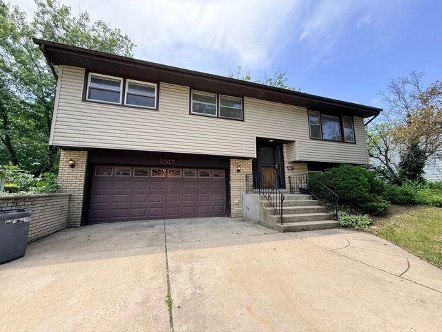 8517 W 87th Place, Hickory Hills, IL 60457