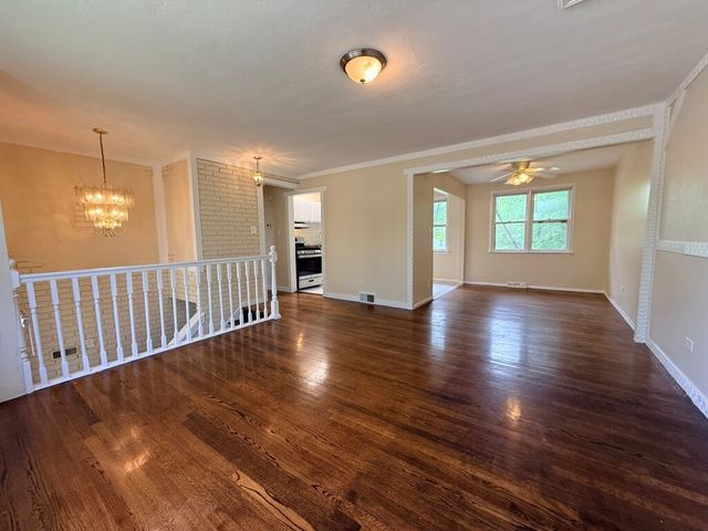8517 W 87th Place, Hickory Hills, IL 60457