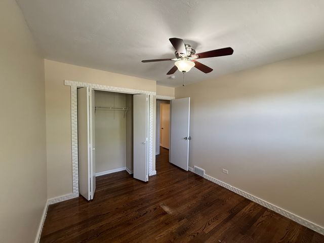 8517 W 87th Place, Hickory Hills, IL 60457