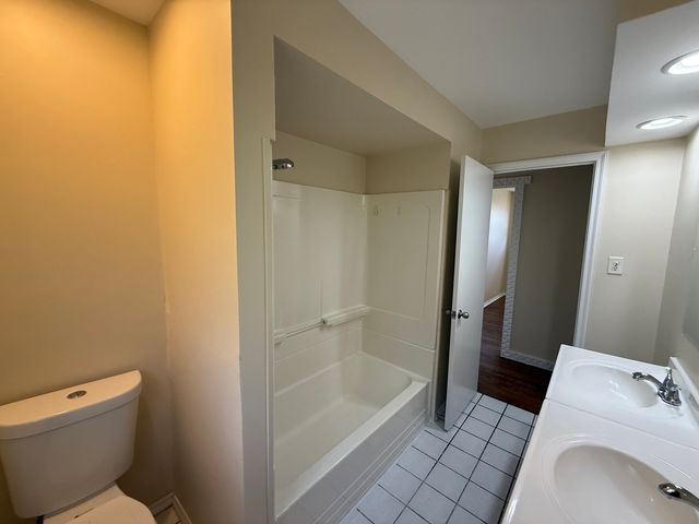 8517 W 87th Place, Hickory Hills, IL 60457