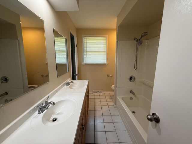 8517 W 87th Place, Hickory Hills, IL 60457