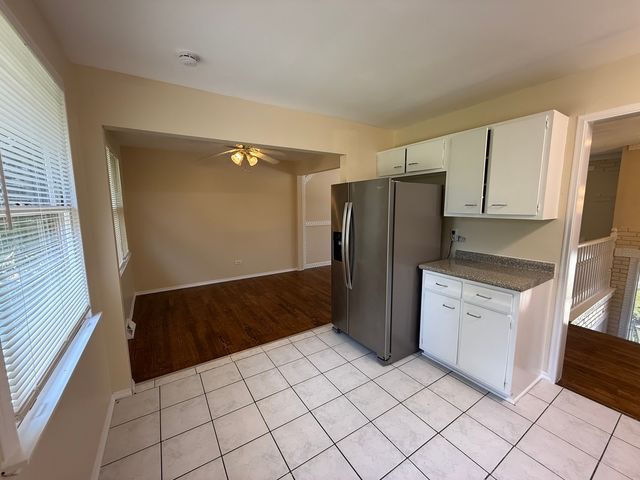 8517 W 87th Place, Hickory Hills, IL 60457