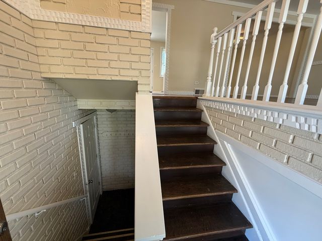 8517 W 87th Place, Hickory Hills, IL 60457