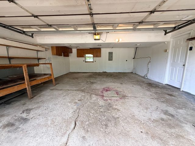 8517 W 87th Place, Hickory Hills, IL 60457