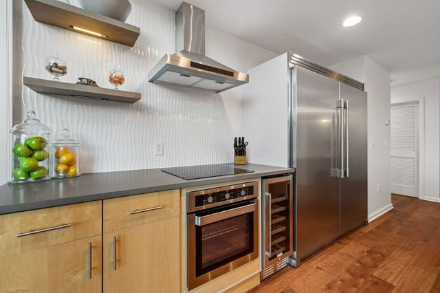 415 Church St Apt 1003, Nashville, TN 37219