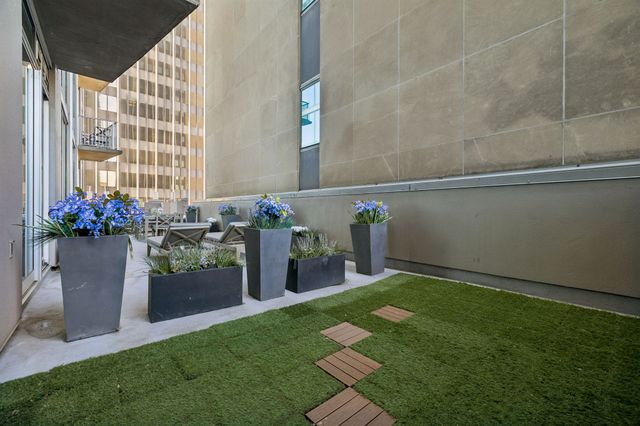 415 Church St Apt 1003, Nashville, TN 37219