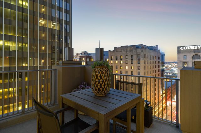 415 Church St Apt 1003, Nashville, TN 37219