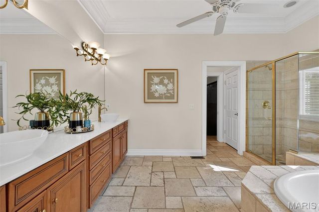 11 Fielding Road, Ladue, MO 63124
