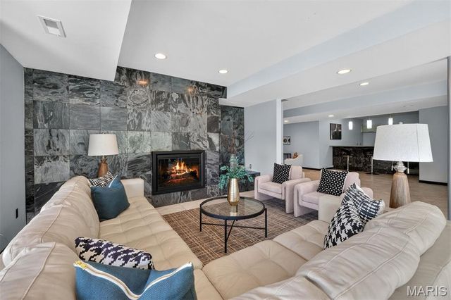 11 Fielding Road, Ladue, MO 63124