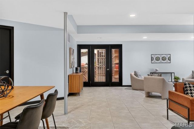 11 Fielding Road, Ladue, MO 63124