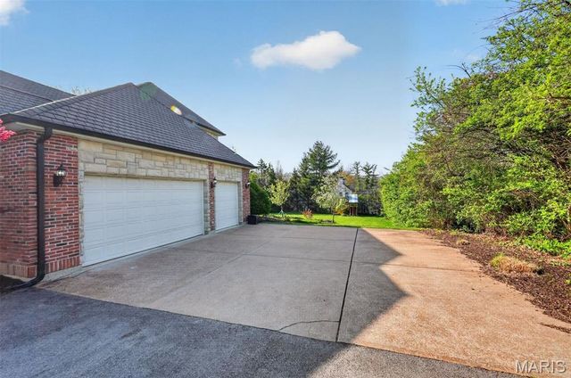 11 Fielding Road, Ladue, MO 63124
