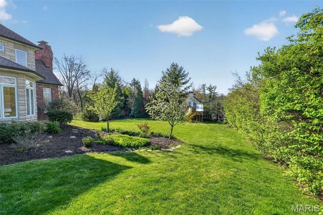 11 Fielding Road, Ladue, MO 63124