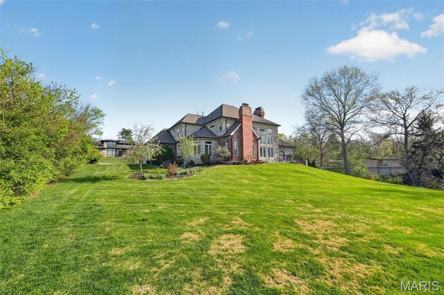 11 Fielding Road, Ladue, MO 63124