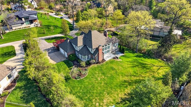 11 Fielding Road, Ladue, MO 63124