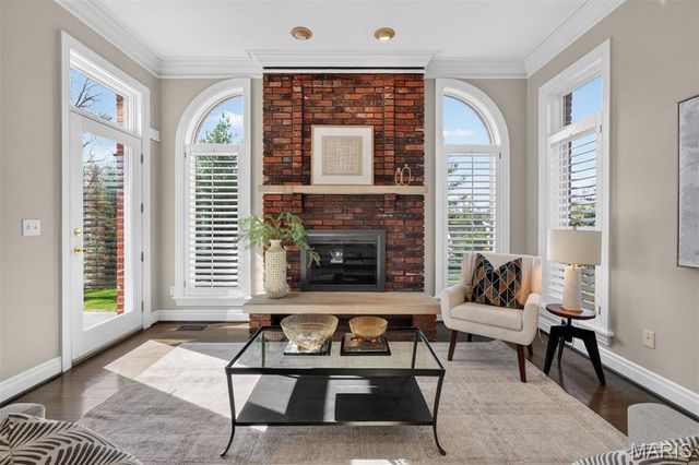 11 Fielding Road, Ladue, MO 63124